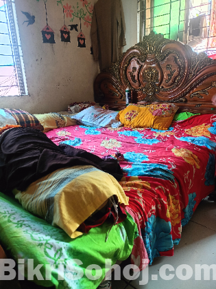 একটি রাজকীয় চিটাগাং সেগুন কাঠের খাট বিক্রি হবে